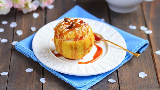 Найпростіші рецепти з яблук: ідеї для лінивих - фото 481969