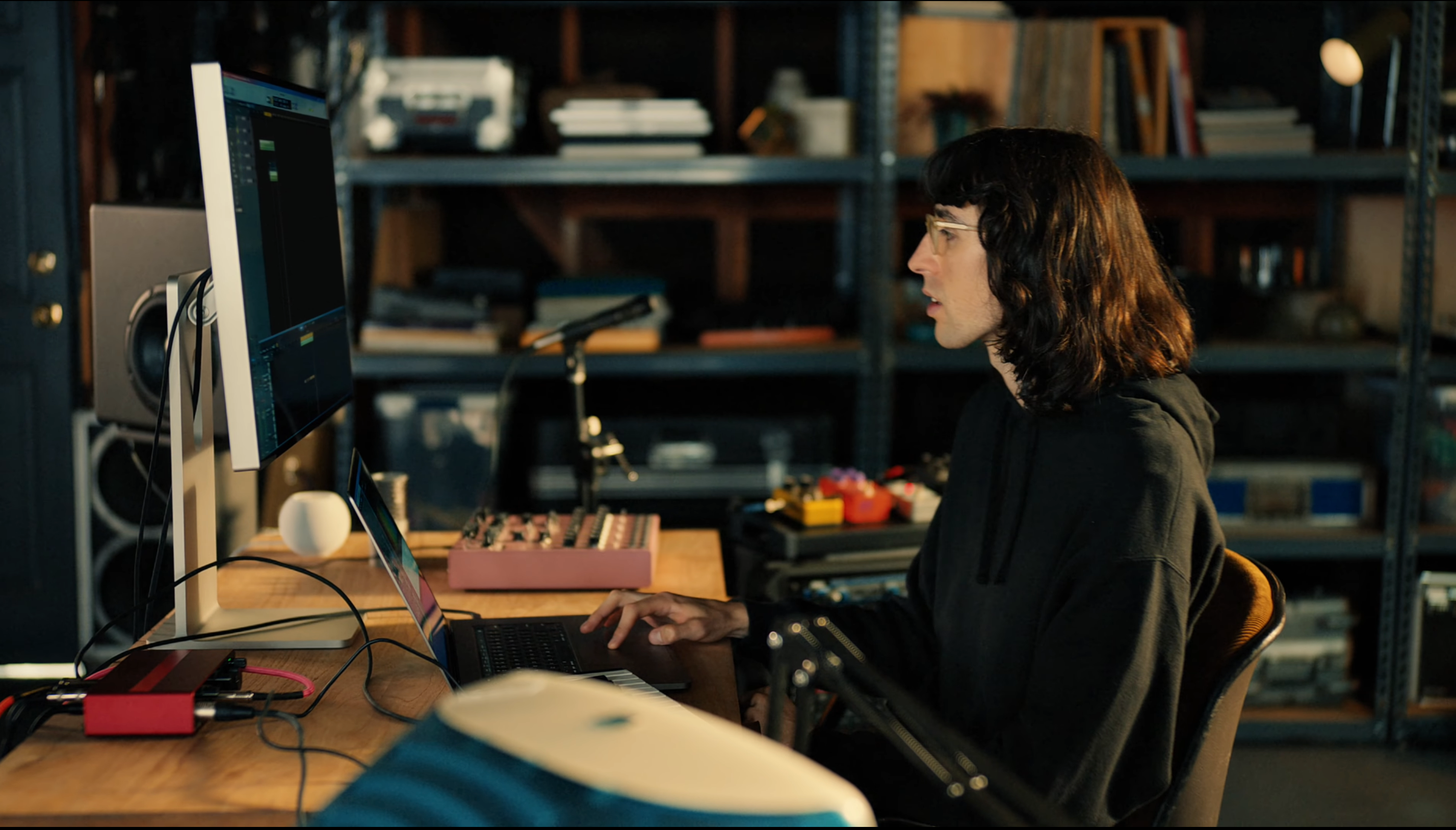 Звуки гаджетів Apple перетворили на крутий танцювальний трек