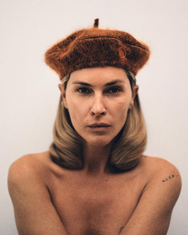 Модель Ерін Воссон знялася топлес у рекламі українського бренду Ruslan Baginskiy - фото 482518