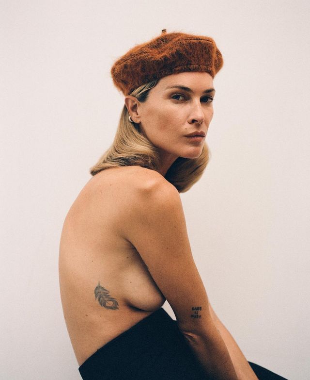 Модель Ерін Воссон знялася топлес у рекламі українського бренду Ruslan Baginskiy - фото 482523