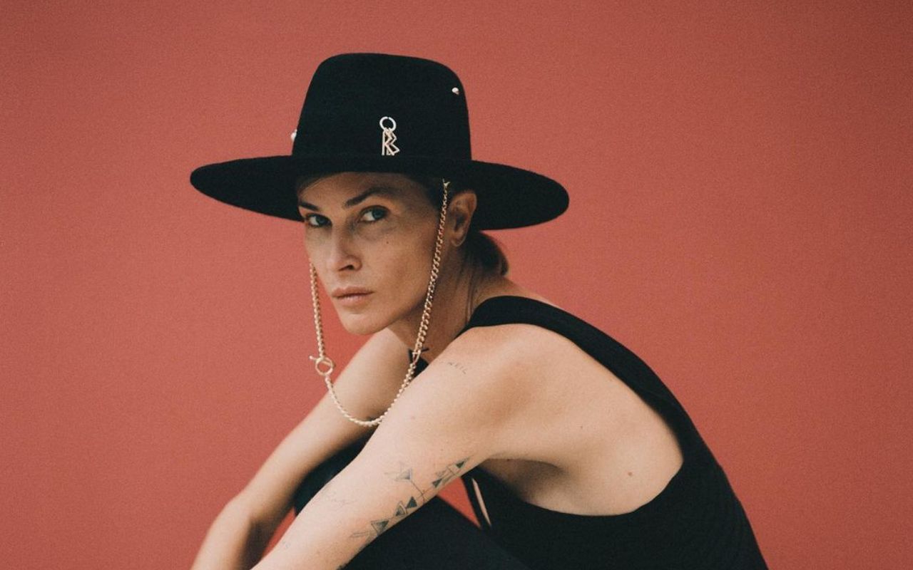 Модель Ерін Воссон знялася топлес у рекламі українського бренду Ruslan Baginskiy