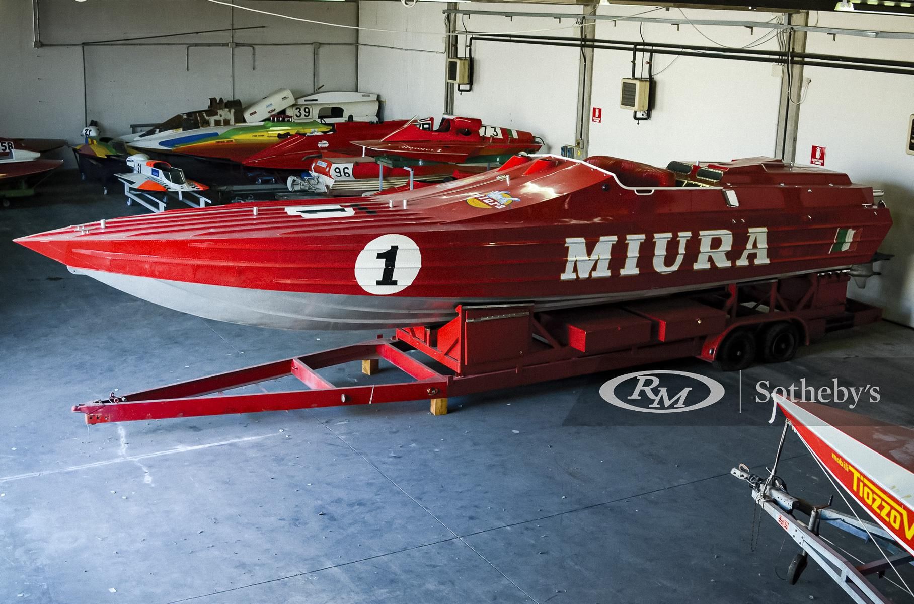 Гоночний катер з двома моторами Lamborghini пустять з молотка