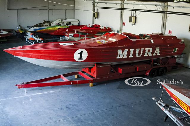 Гоночний катер з двома моторами Lamborghini пустять з молотка - фото 482621