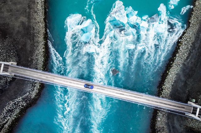 Заправлений біопаливом Bentley Flying Spur перетнув Ісландію - фото 482733