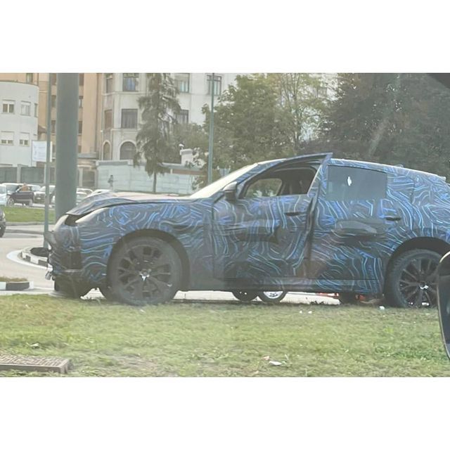 Прототип Maserati Grecale потрапив в аварію під час випробувань: фотофакт - фото 482761