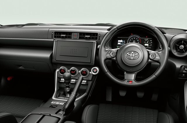 Як виглядає найдоступніша Toyota GR 86 в Японії - фото 482870