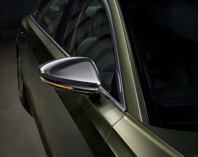 Оновлена Audi A8 отримала подовжену версію Horch - фото 482943