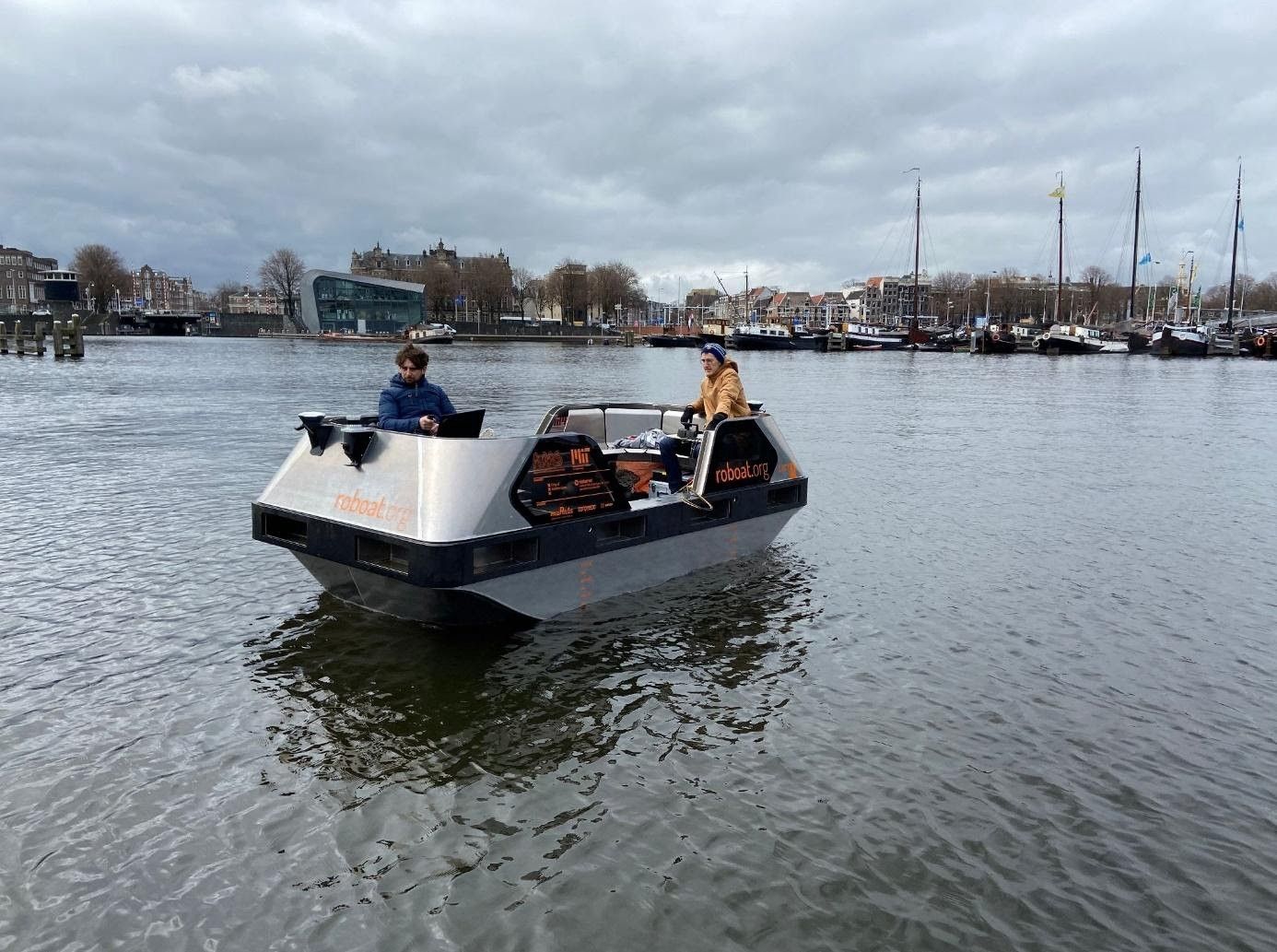 В Амстердамі з'явилося безпілотне водне таксі