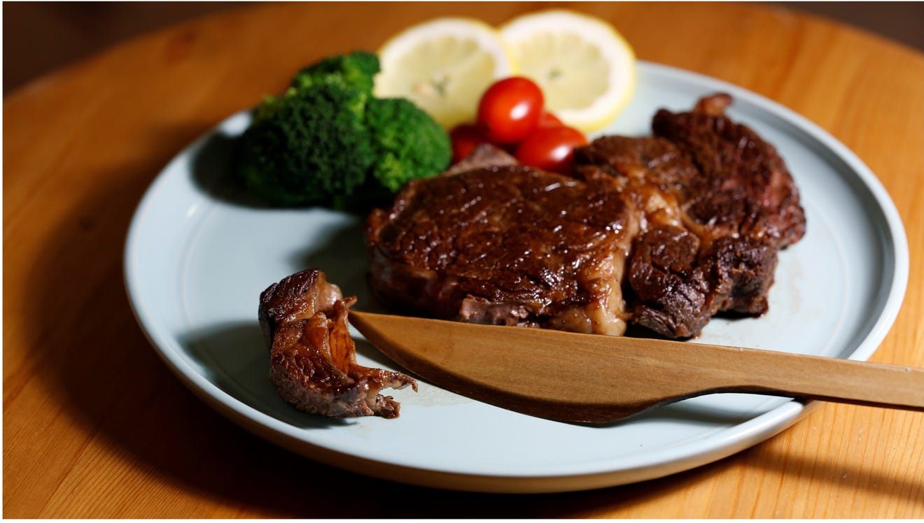 Вчені створили надгострий ніж з дерева