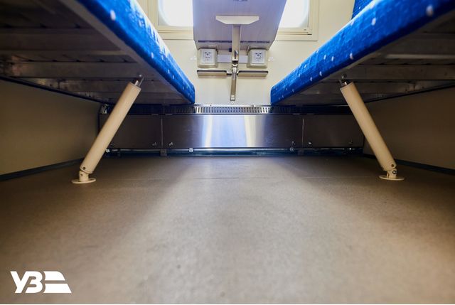 Розетки з USB та кулери з водою: Укрзалізниця показала нові вагони - фото 483078