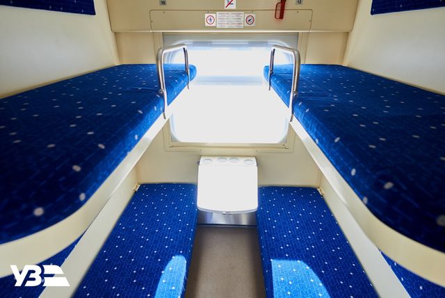 Розетки з USB та кулери з водою: Укрзалізниця показала нові вагони - фото 483079