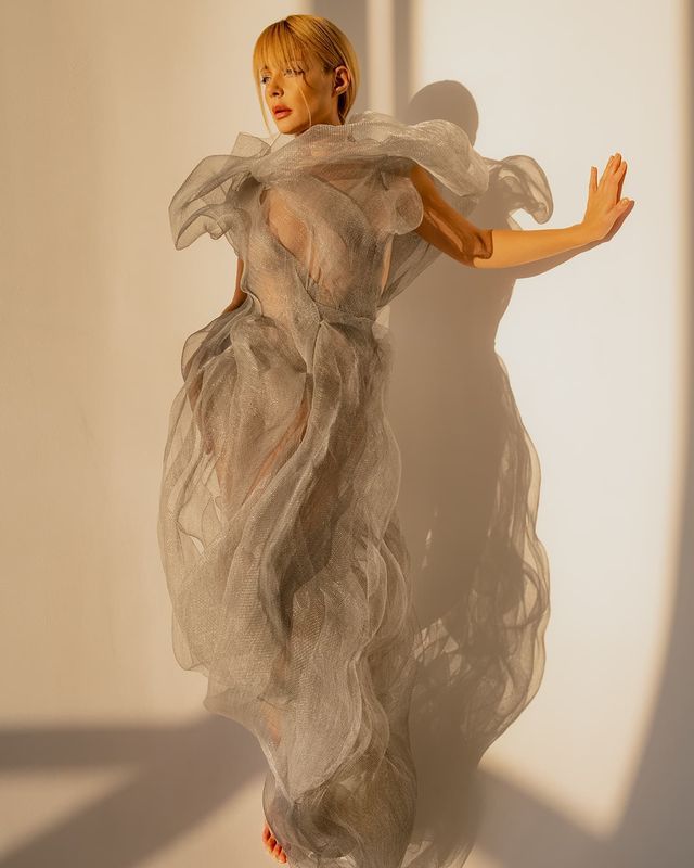 Спокуслива Тіна Кароль знялася у прозорій тканині на голе тіло: інтимні фото - фото 483280