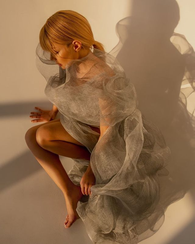 Спокуслива Тіна Кароль знялася у прозорій тканині на голе тіло: інтимні фото - фото 483281