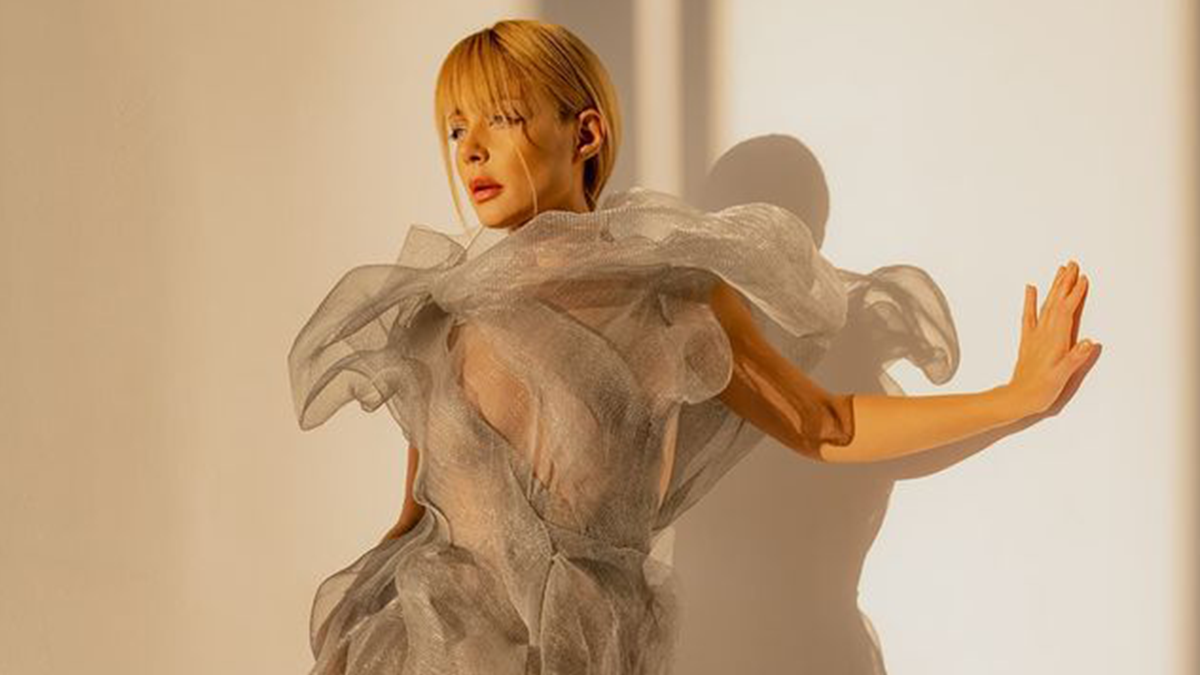 Спокуслива Тіна Кароль знялася у прозорій тканині на голе тіло: інтимні фото