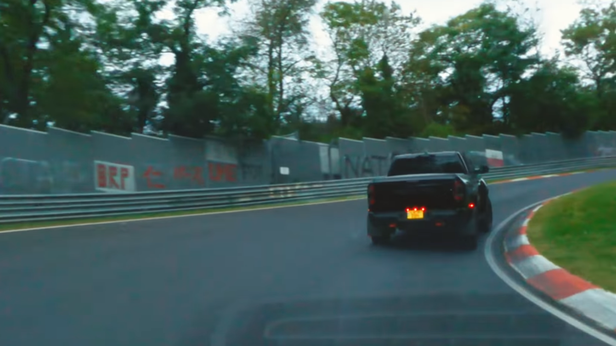 Подивіться, як величезний Ram 1500 TRX невміло долає повороти на Нюрбургрингу: відео