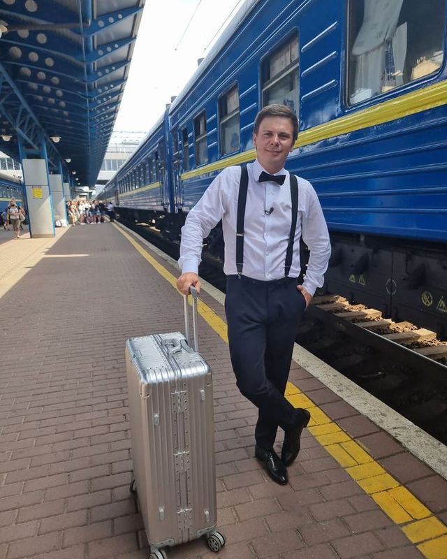 Дмитро Комаров поділився враженнями від поїздки в розкішному вагоні Укрзалізниці - фото 483649