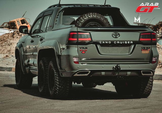 Toyota Land Cruiser 200 перетворили на величезний шестиколісний пікап - фото 483722