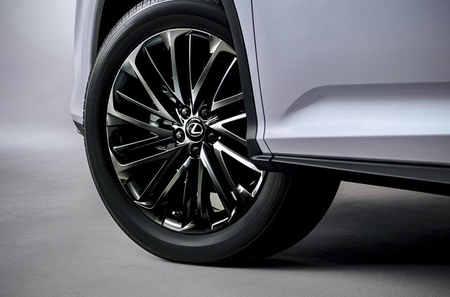 Lexus запустила продаж двох нових виконань кросовера RX: фото - фото 483769