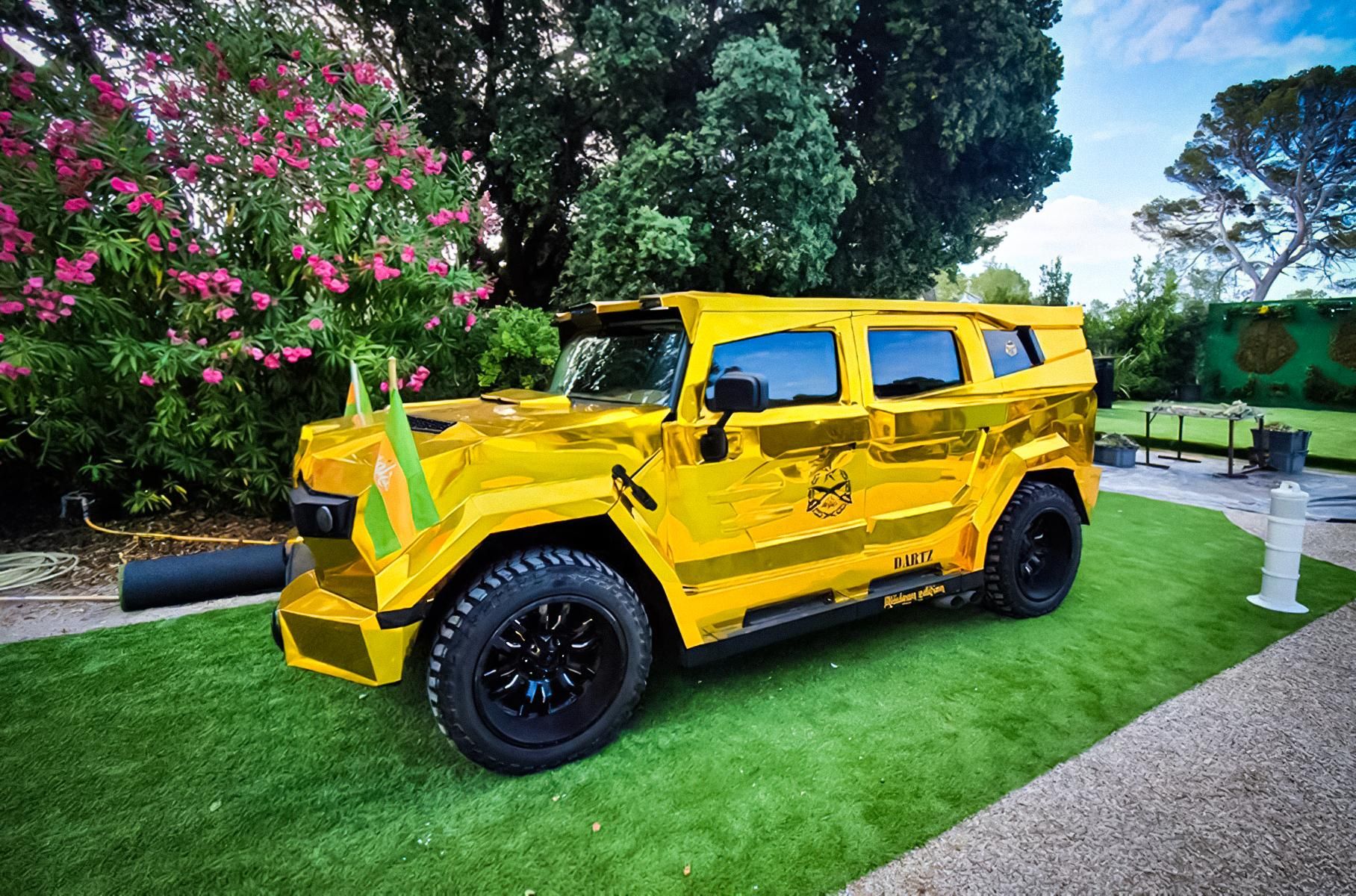 Золотий Dartz Prombron з фільму "Диктатор" виставили на продаж