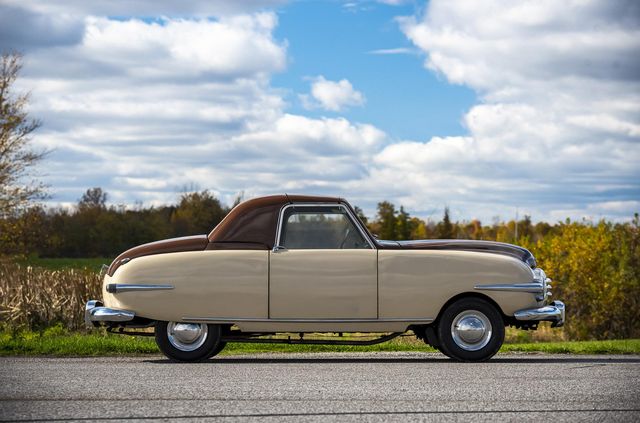 З молотка пустять кабріолет Playboy: на його честь назвали той самий журнал - фото 484254