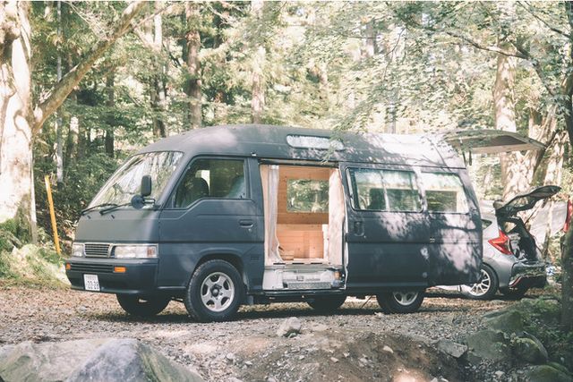 У Японії можна взяти у прокат сауну на колесах на базі старого Nissan Caravan - фото 484294