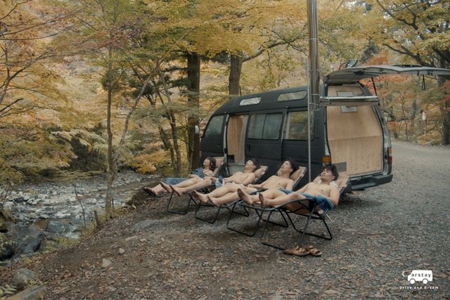 У Японії можна взяти у прокат сауну на колесах на базі старого Nissan Caravan - фото 484295