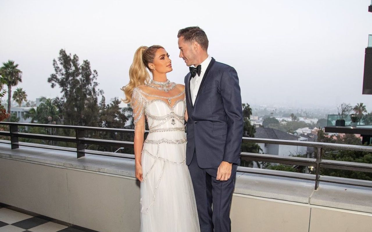 Періс Хілтон вийшла заміж: як виглядає розкішна сукня зірки мережі