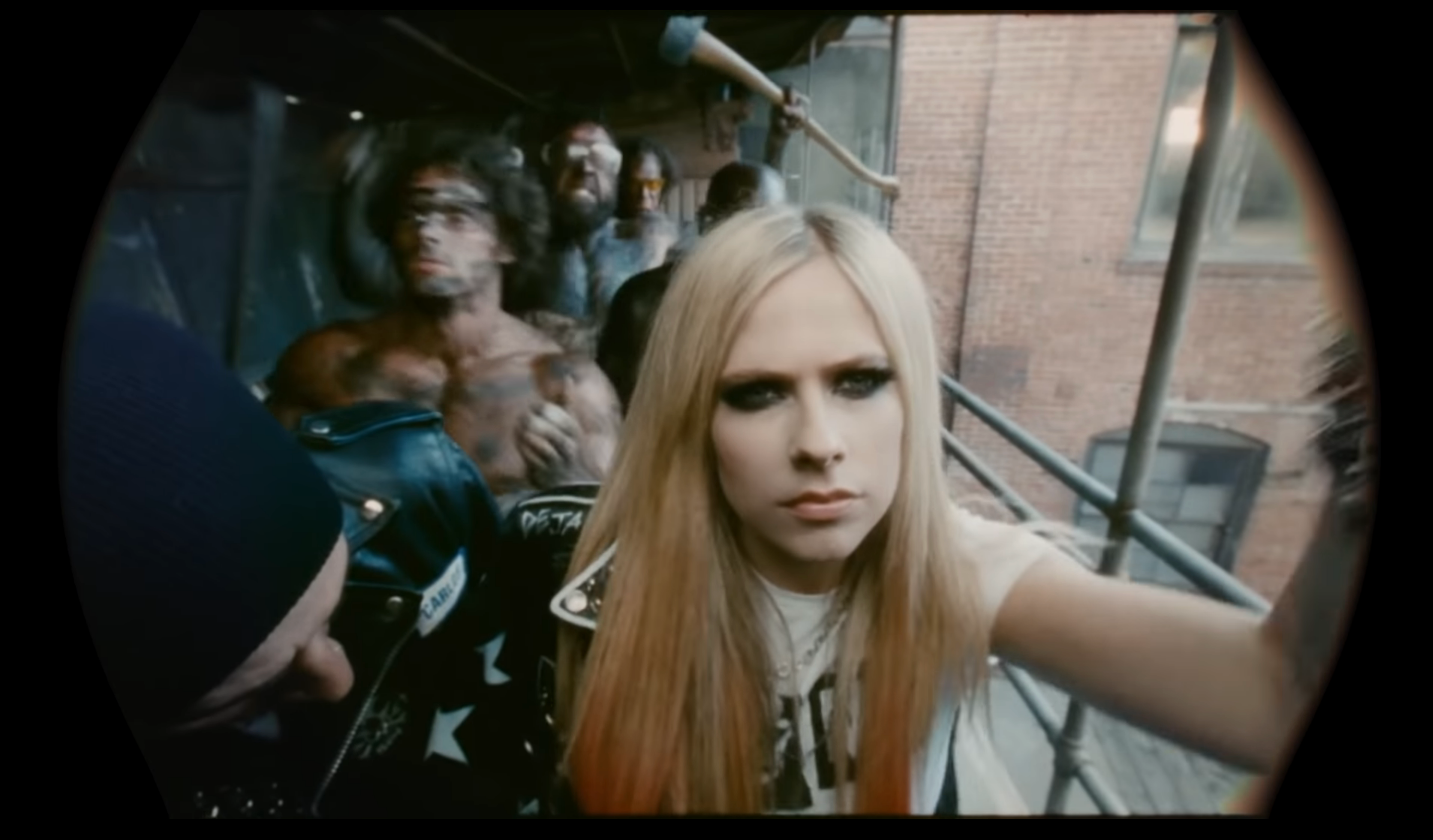 Bite Me: Авріл Лавін випустила драйвовий кліп на нову пісню