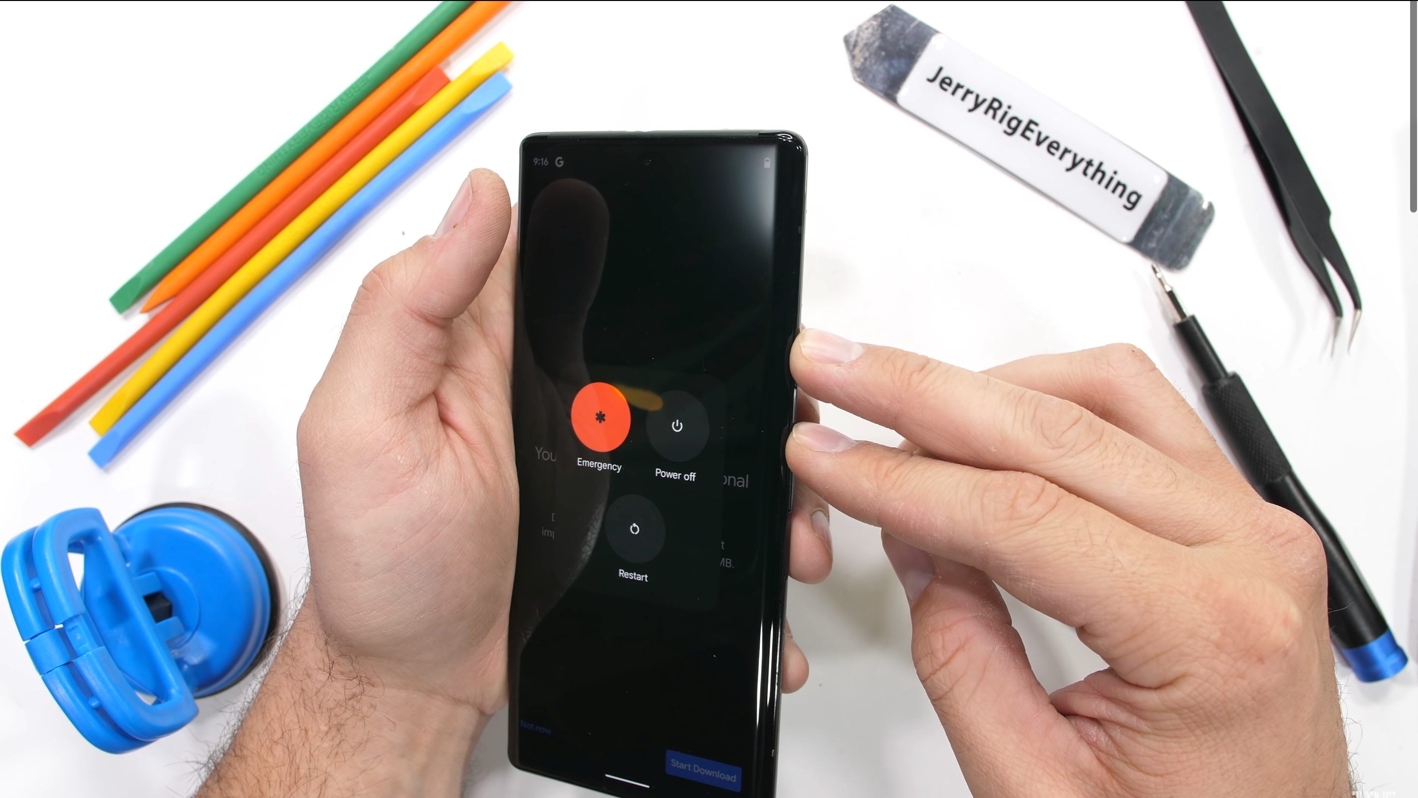 Техноблогер розібрав Google Pixel 6 Pro: наскільки легко міняти екран