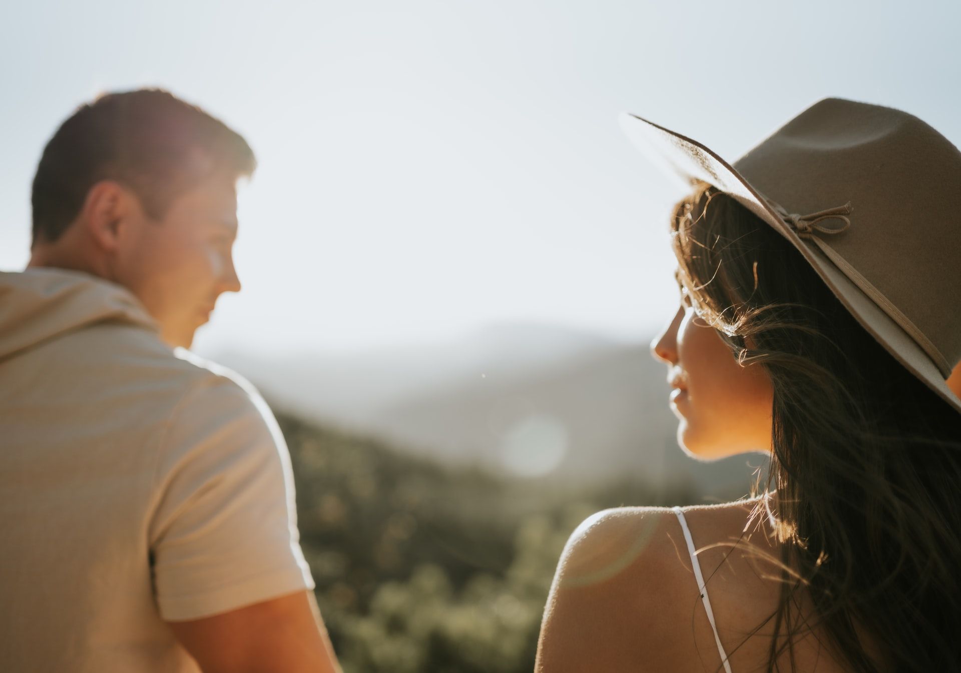 Ці ознаки свідчать про закоханість з першого погляду - фото 1