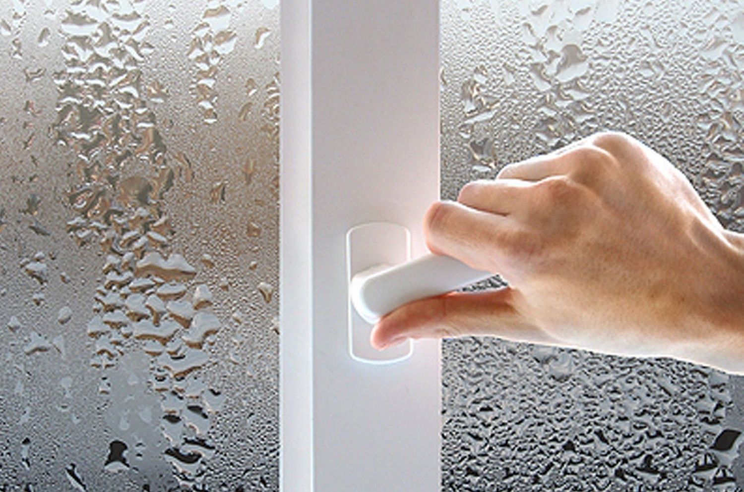 Як позбутися вологи на запотілих вікнах: кілька дієвих порад