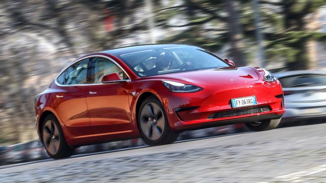 Tesla почала продавати електромобілі без портів USB, не повідомивши покупців - фото 484625