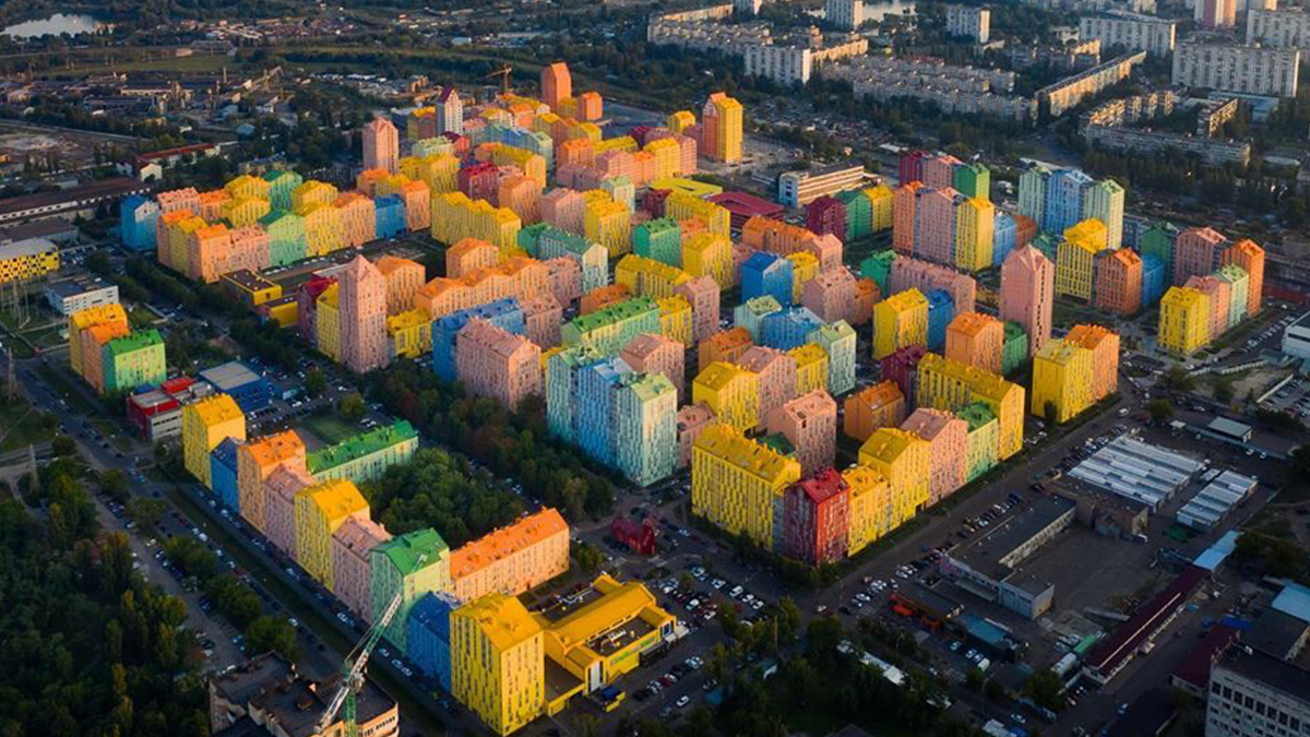 У Великобританії яскравий ЖК у Києві порівняли з іграшковим місто LEGO