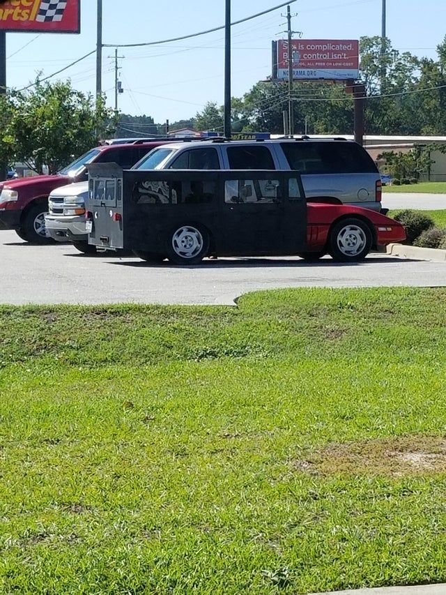 Подивіться на дуже дивний гібрид Chevrolet Corvette та армійського Hummer: епічне фото - фото 484762