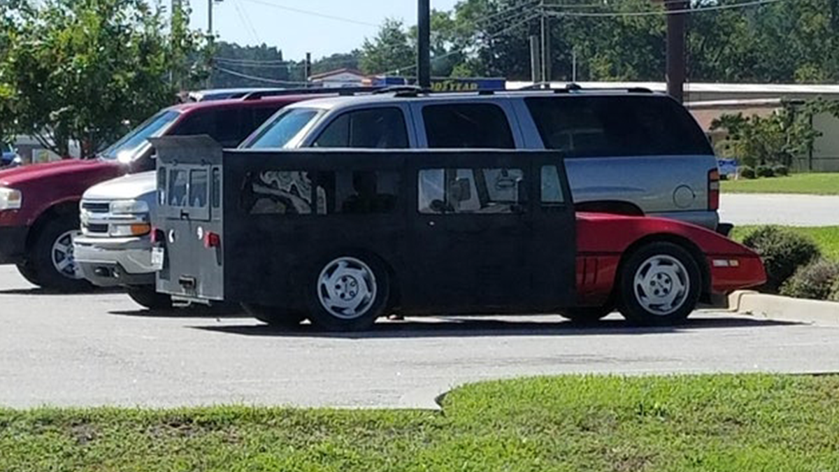 Подивіться на дуже дивний гібрид Chevrolet Corvette та армійського Hummer: епічне фото