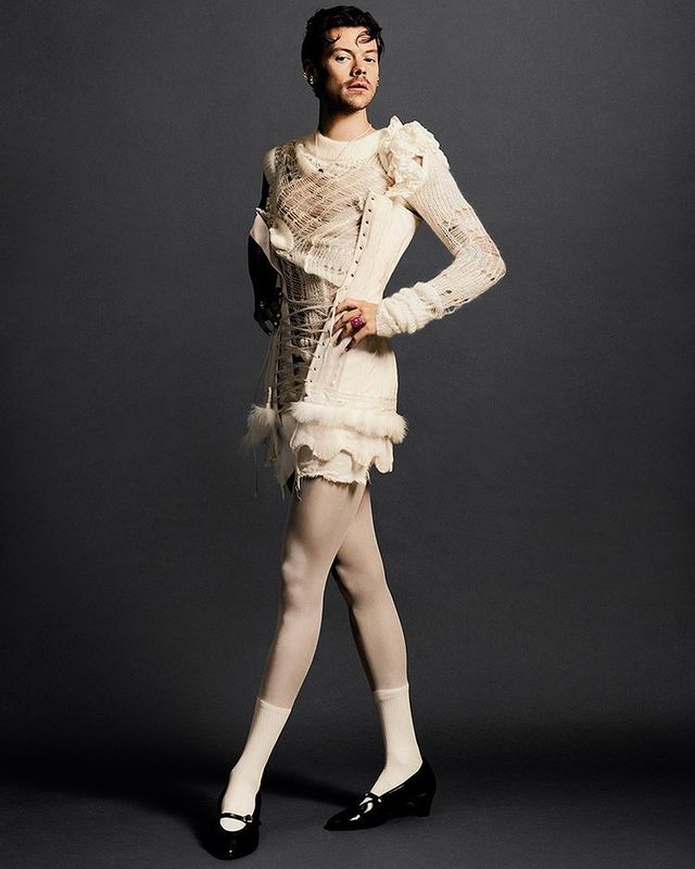 Гаррі Стайлс приголомшив новою екстравагантною зйомкою для модного журналу - фото 484777