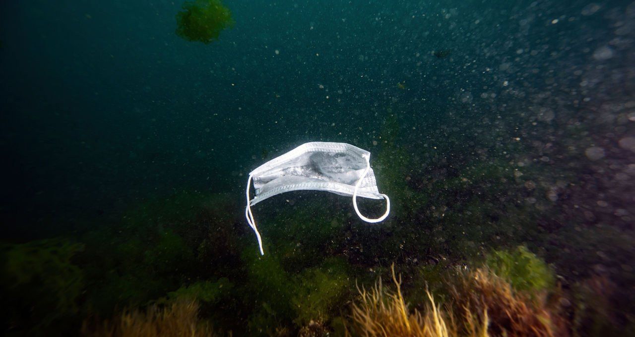Скільки пластикових відходів потрапили до океану через пандемію