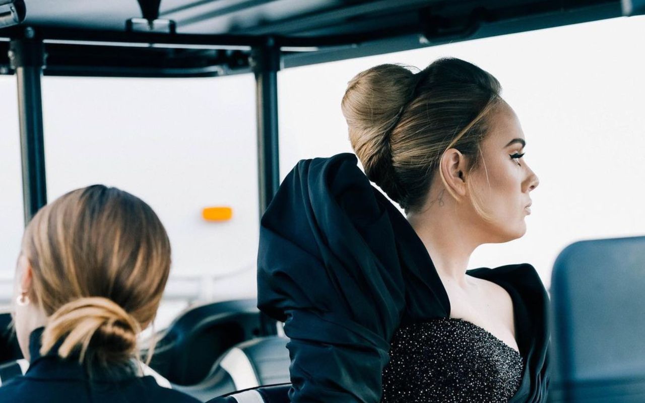 Адель виконала пісню з нового альбому, присвячену своєму батькові