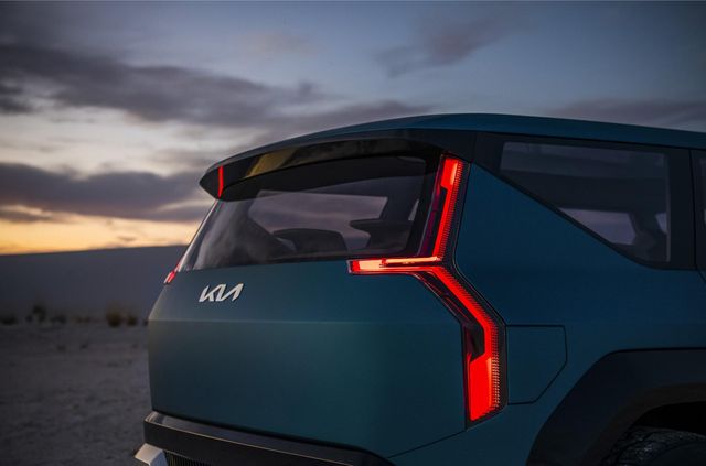 Заряджається швидше за смартфон: представлено електрокар Kia EV9 - фото 485050