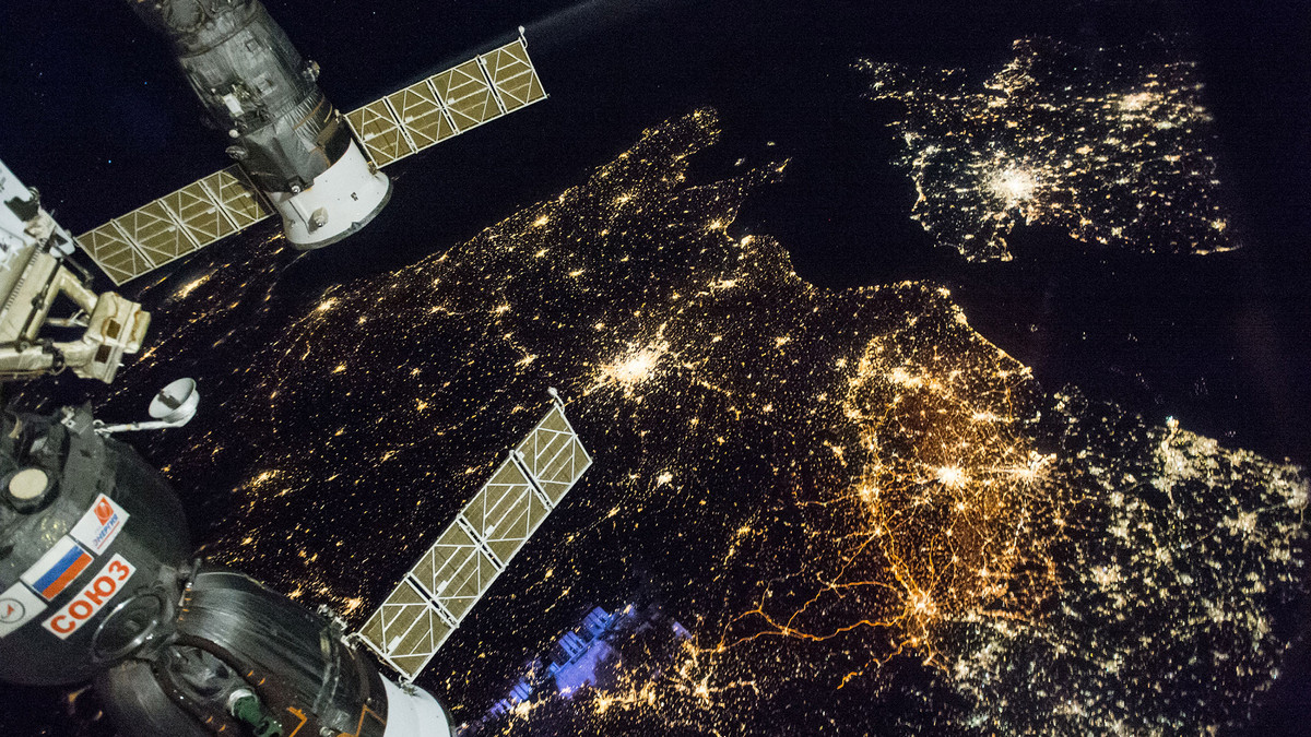 Як виглядає Європа з космосу - фото 1