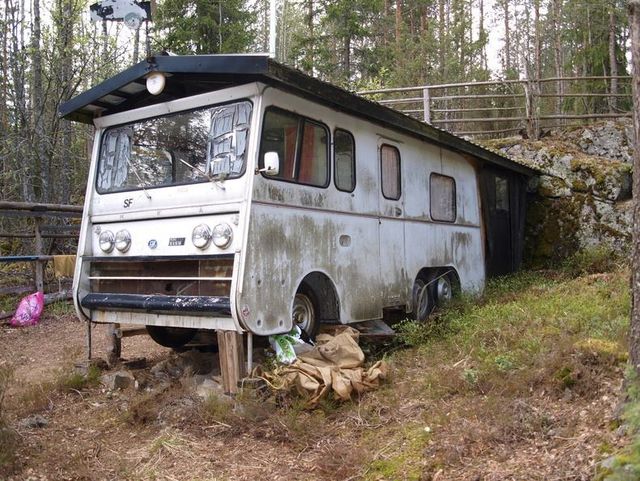 Унікальний автобудинок на базі Citroen DS19 простояв 45 років у вигляді дачного будиночка - фото 485168