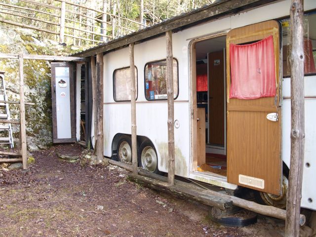 Унікальний автобудинок на базі Citroen DS19 простояв 45 років у вигляді дачного будиночка - фото 485172