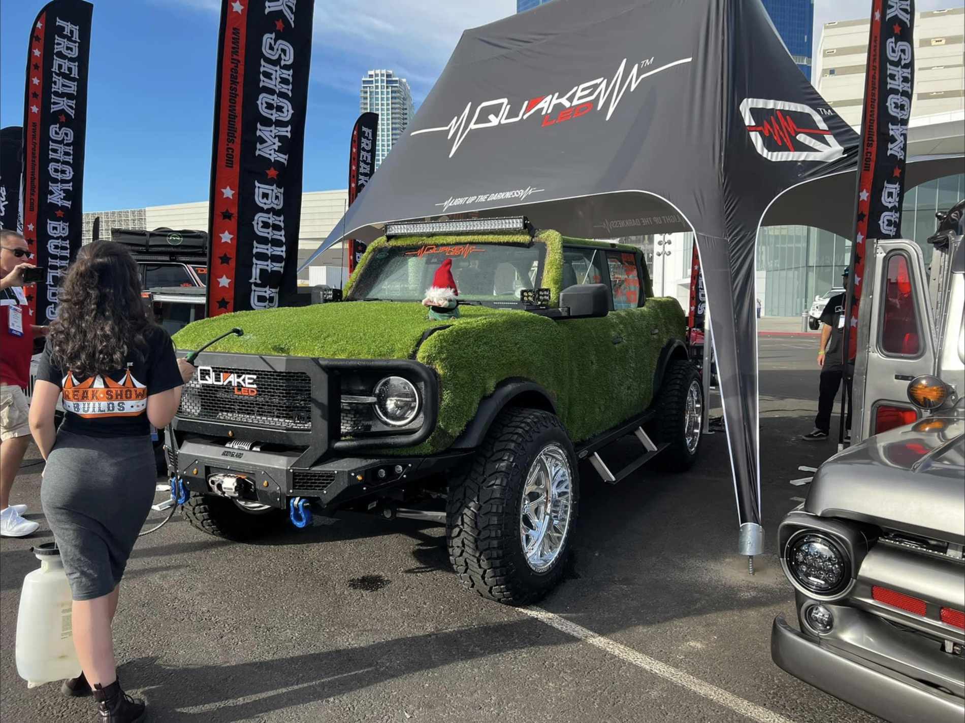 Ентузіасти покрили позашляховик Ford Bronco справжнім мохом