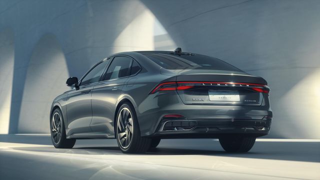 Lincoln показав першу серійну версію седана Zephyr - фото 485285