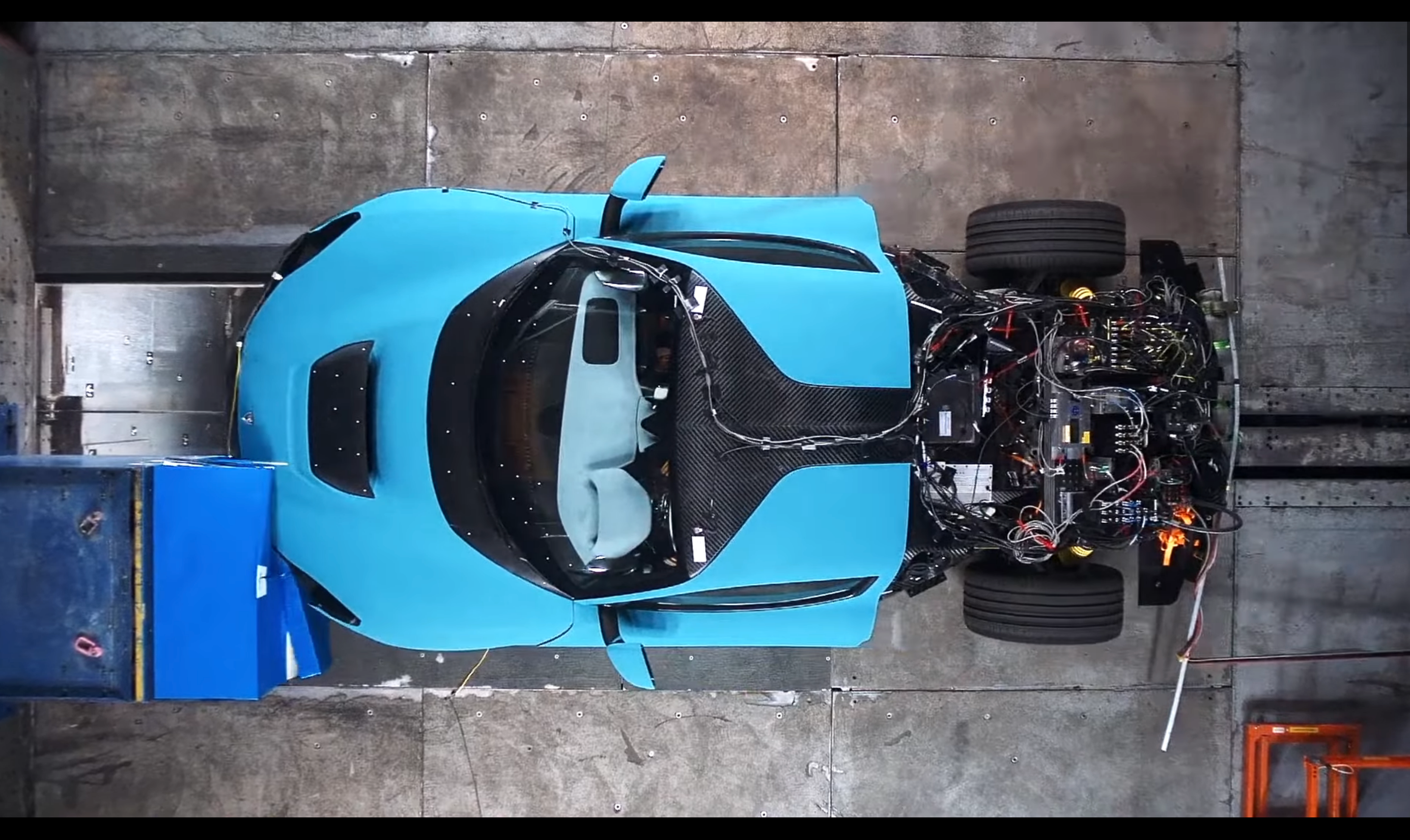 Дивіться, як розкішний гіперкар Rimac за 2 мільйони євро розбивають для краш-тесту