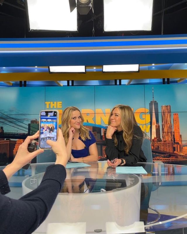 Дженніфер Еністон попрощалася з командою 'Ранкового шоу': зворушливі фото - фото 485369