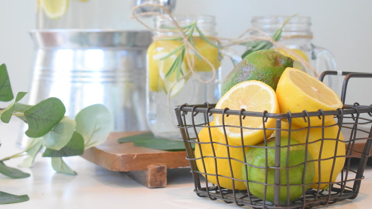 Дієтологиня рекомендує ранок починати з води з лимоном - фото 1
