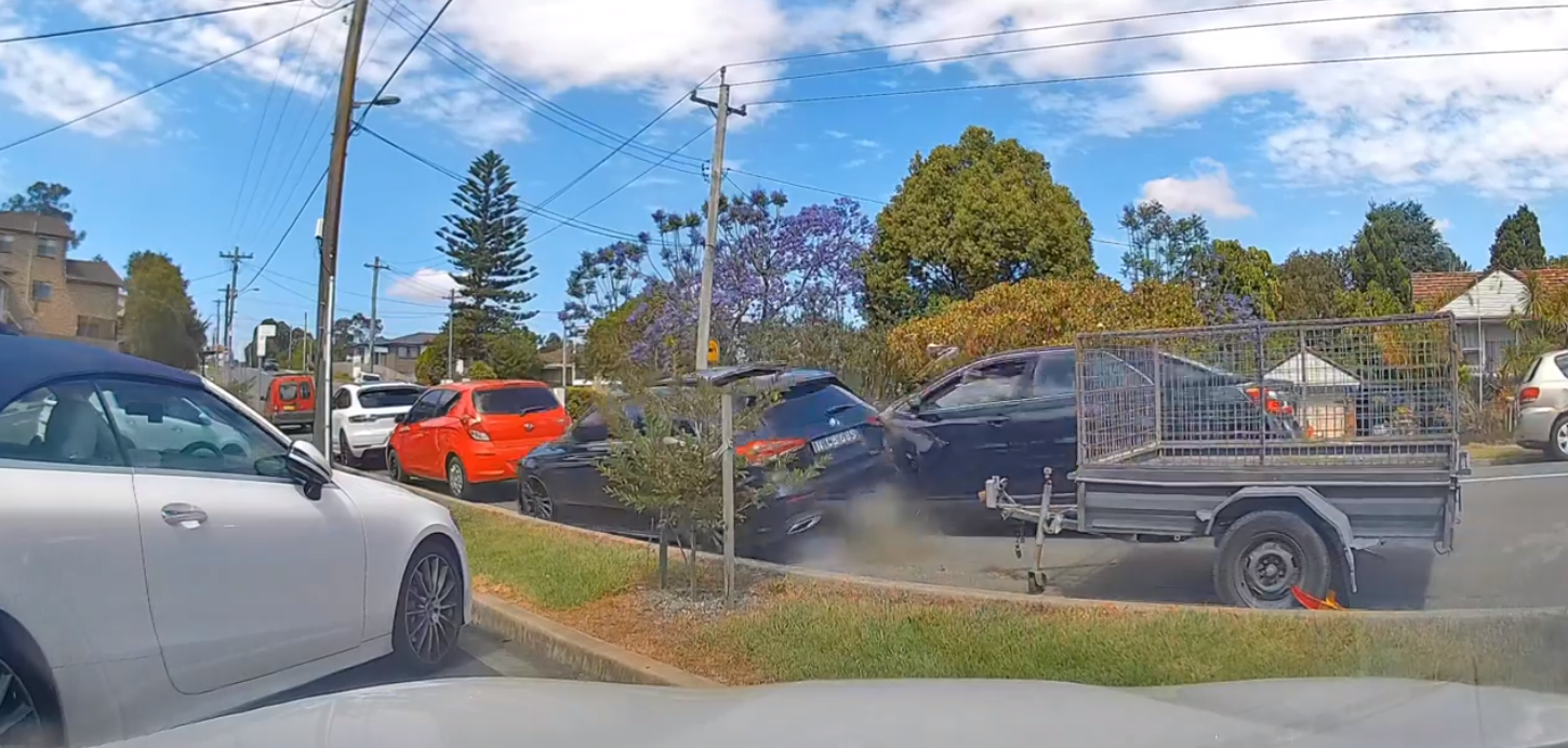 Горе-водій без прав розтрощив одразу 4 автомобілі: відео моменту аварії