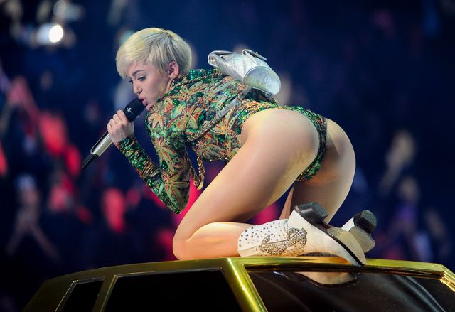 Найгарячіші образи Майлі Сайрус за всю кар'єру: добірка фото іменинниці (18+) - фото 485576