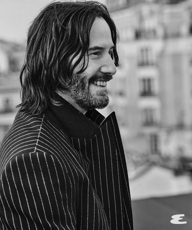 Кіану Рівз з'явився в стильному образі на обкладинці чоловічого журналу - фото 485671